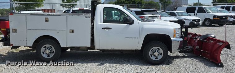 image for item EO1042 2009 Chevrolet Silverado 2500 utility bed pickup truck