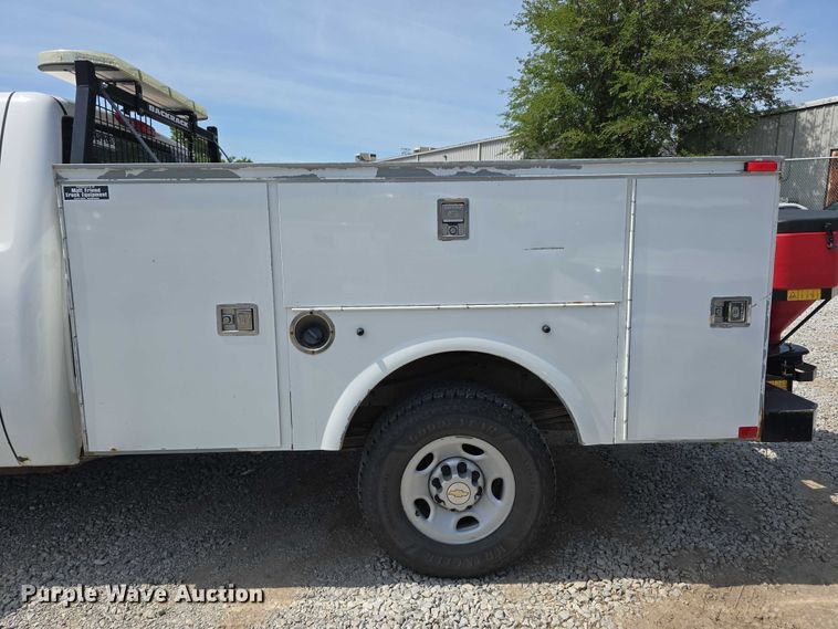 image for item EO1042 2009 Chevrolet Silverado 2500 utility bed pickup truck