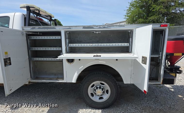 image for item EO1042 2009 Chevrolet Silverado 2500 utility bed pickup truck