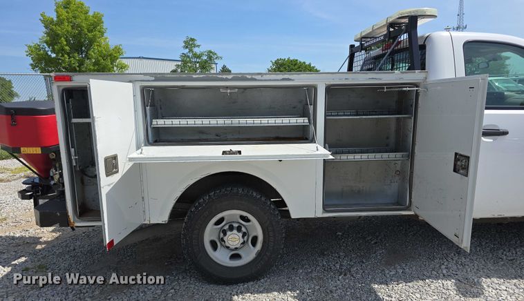 image for item EO1042 2009 Chevrolet Silverado 2500 utility bed pickup truck