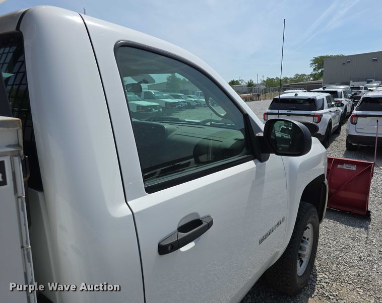 image for item EO1042 2009 Chevrolet Silverado 2500 utility bed pickup truck