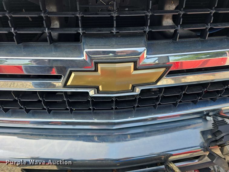 image for item EO1042 2009 Chevrolet Silverado 2500 utility bed pickup truck