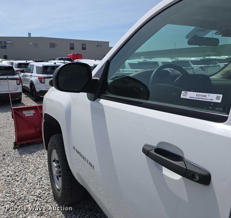 image for item EO1042 2009 Chevrolet Silverado 2500 utility bed pickup truck