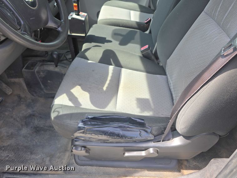 image for item EO1042 2009 Chevrolet Silverado 2500 utility bed pickup truck