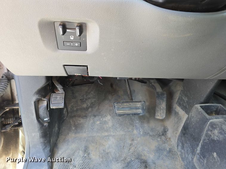 image for item EO1042 2009 Chevrolet Silverado 2500 utility bed pickup truck