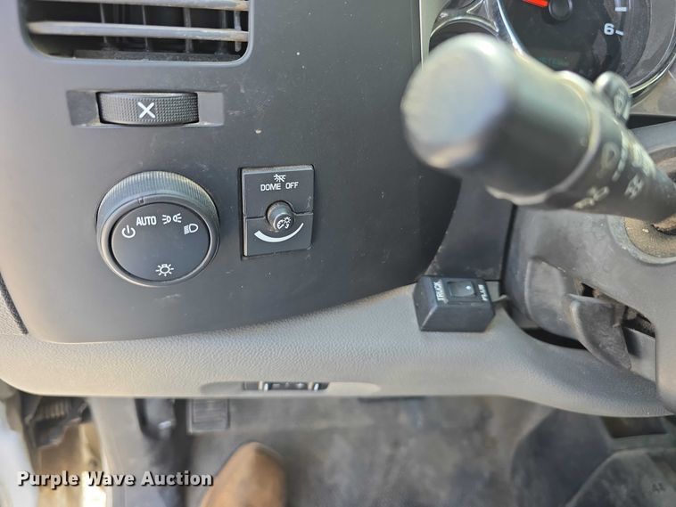 image for item EO1042 2009 Chevrolet Silverado 2500 utility bed pickup truck