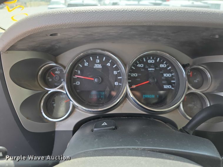 image for item EO1042 2009 Chevrolet Silverado 2500 utility bed pickup truck