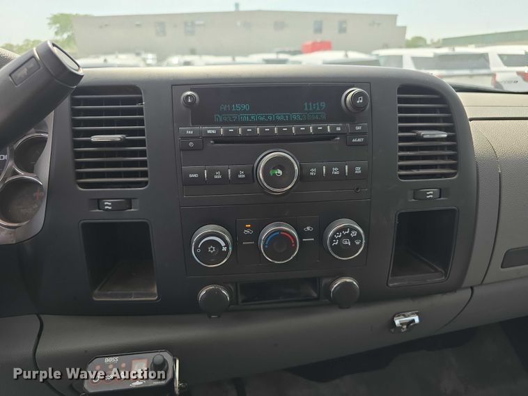 image for item EO1042 2009 Chevrolet Silverado 2500 utility bed pickup truck