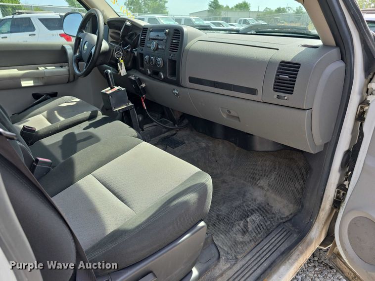 image for item EO1042 2009 Chevrolet Silverado 2500 utility bed pickup truck