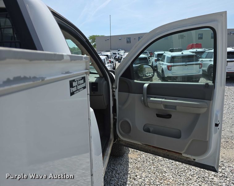 image for item EO1042 2009 Chevrolet Silverado 2500 utility bed pickup truck