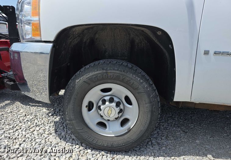 image for item EO1042 2009 Chevrolet Silverado 2500 utility bed pickup truck