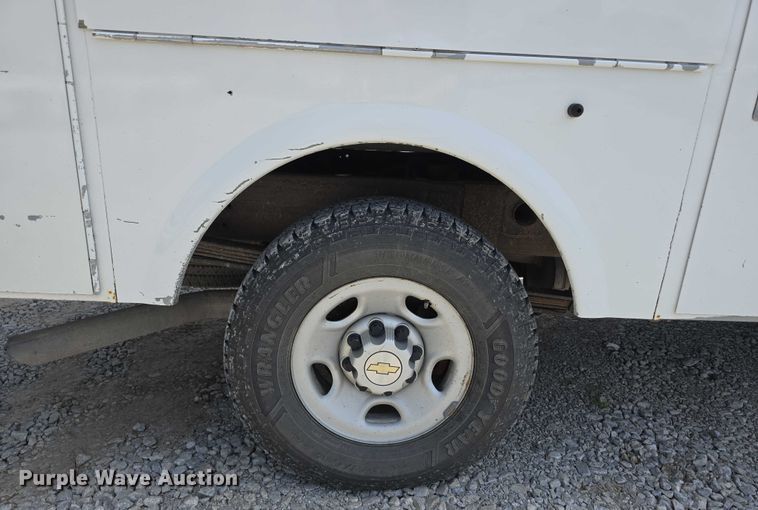 image for item EO1042 2009 Chevrolet Silverado 2500 utility bed pickup truck