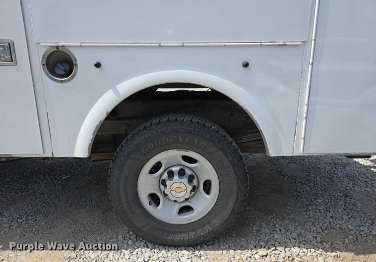 image for item EO1042 2009 Chevrolet Silverado 2500 utility bed pickup truck