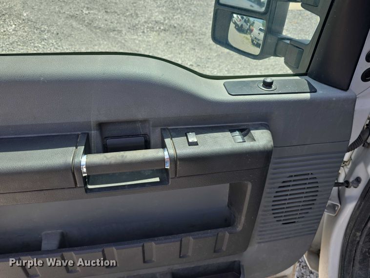 image for item EO1043 2013 Ford F250 Super Duty XLT SuperCab pickup truck