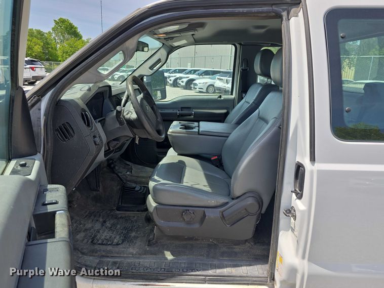 image for item EO1043 2013 Ford F250 Super Duty XLT SuperCab pickup truck