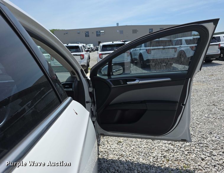 image for item EO1044 2013 Ford Fusion S 