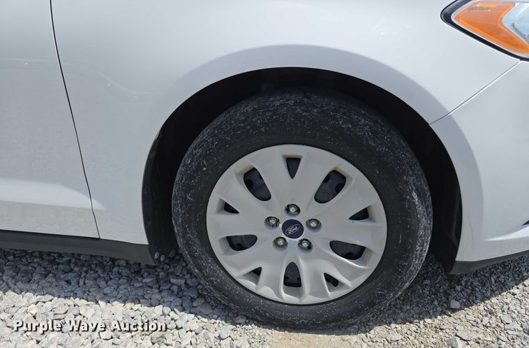 image for item EO1044 2013 Ford Fusion S 