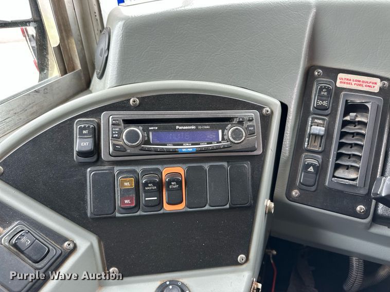 image for item EQ4845 2008 Bluebird school bus