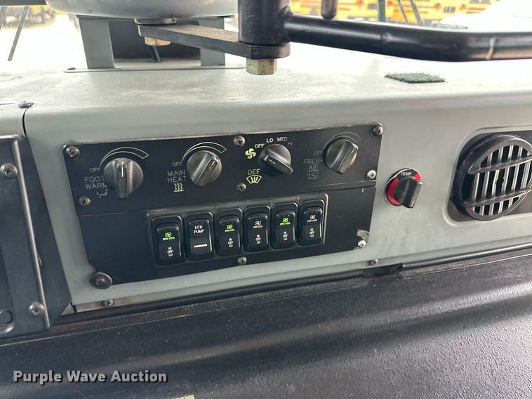 image for item EQ4853 2006 Blue Bird All American FE school bus