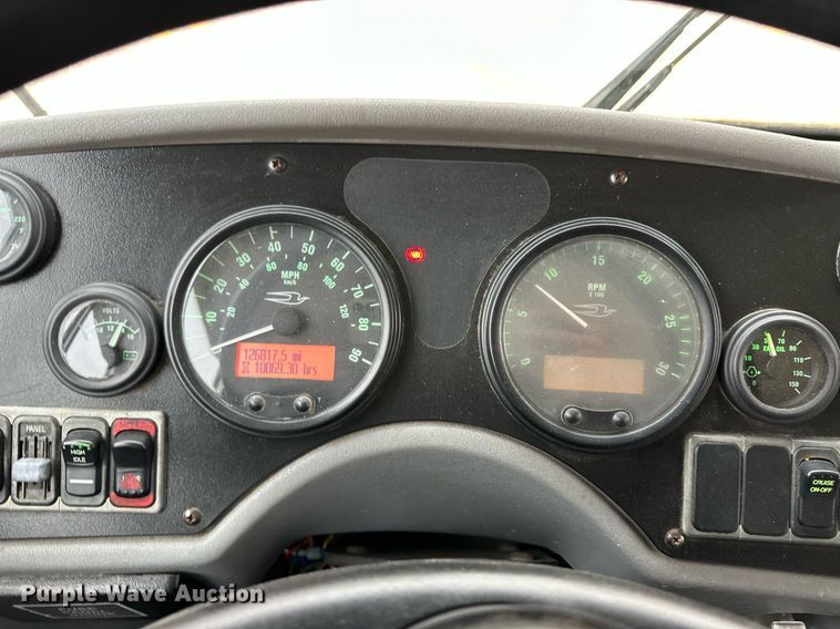 image for item EQ4853 2006 Blue Bird All American FE school bus