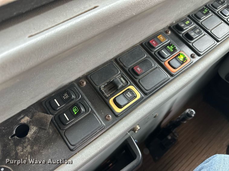 image for item EQ4853 2006 Blue Bird All American FE school bus