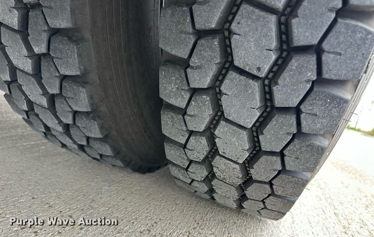 image for item EQ4853 2006 Blue Bird All American FE school bus