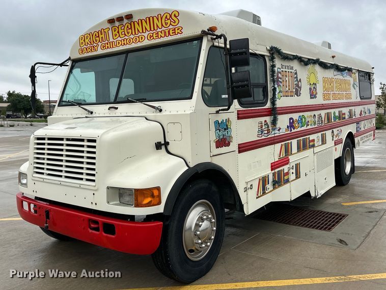 image for item EQ4855 1993 International 3000 school bus