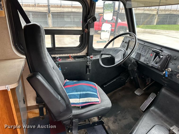 image for item EQ4855 1993 International 3000 school bus