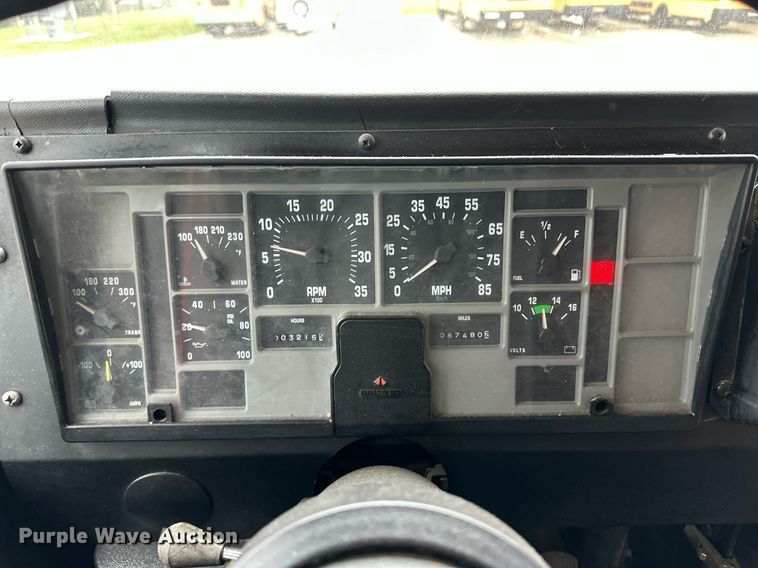 image for item EQ4855 1993 International 3000 school bus