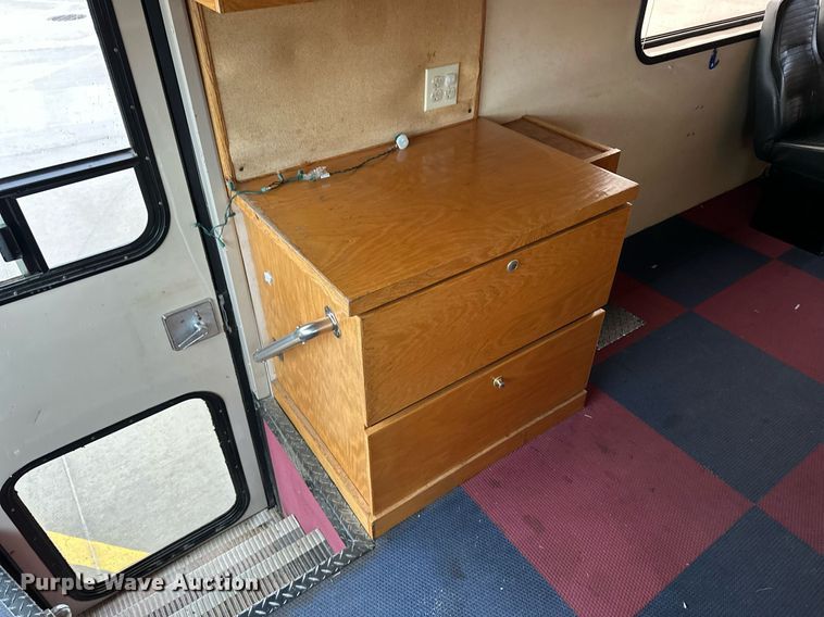 image for item EQ4855 1993 International 3000 school bus