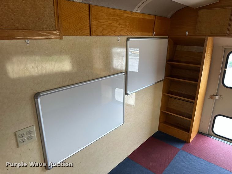 image for item EQ4855 1993 International 3000 school bus