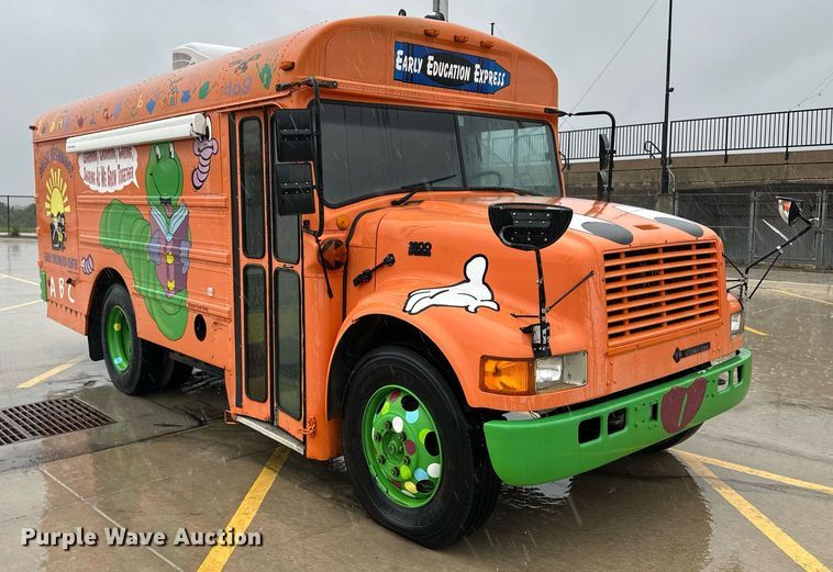image for item EQ4856 1996 International 3800 school bus