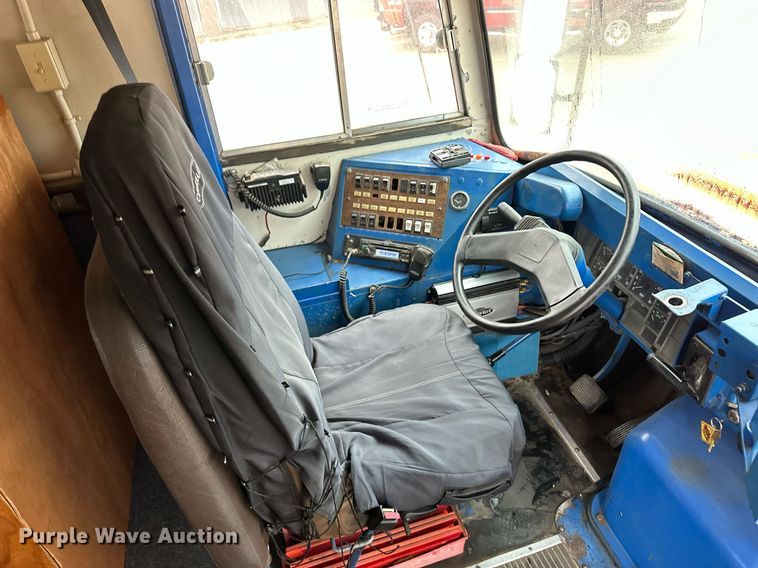 image for item EQ4856 1996 International 3800 school bus