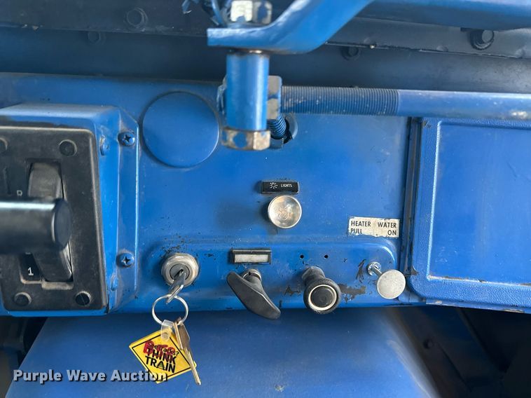 image for item EQ4856 1996 International 3800 school bus