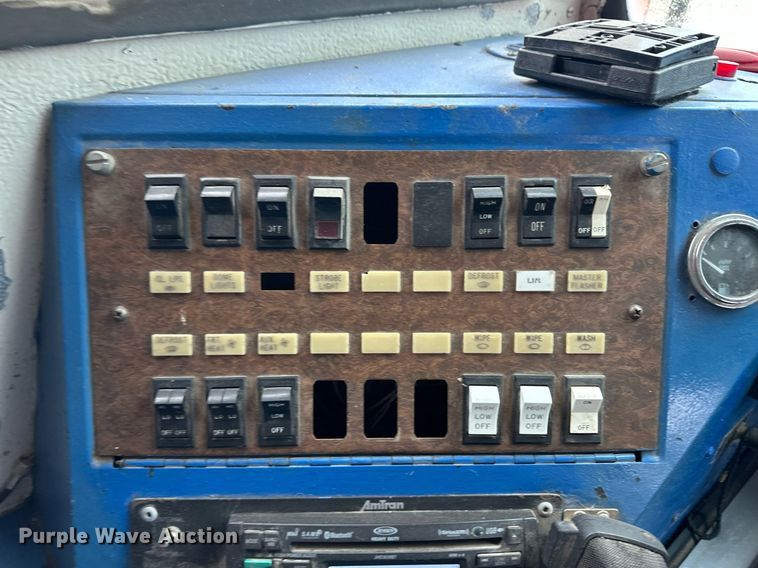 image for item EQ4856 1996 International 3800 school bus