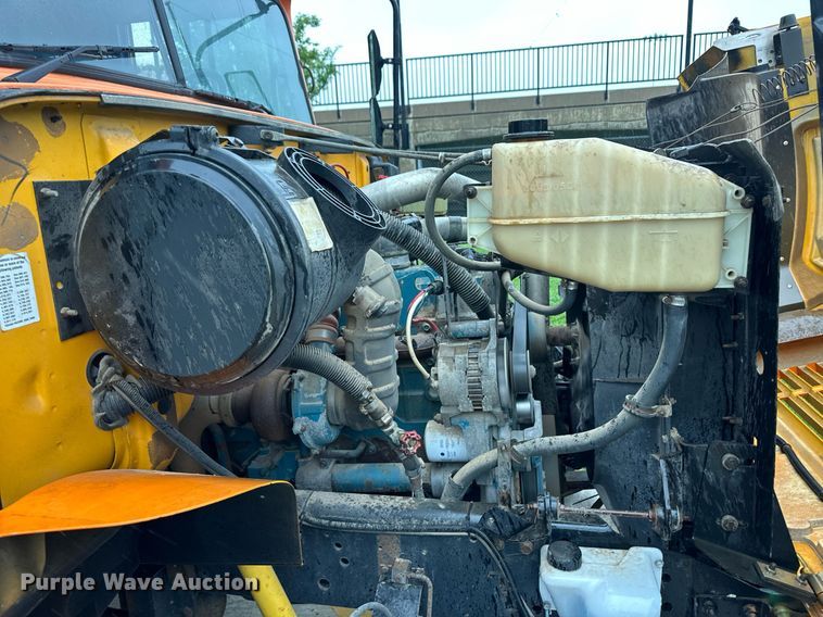 image for item EQ4856 1996 International 3800 school bus