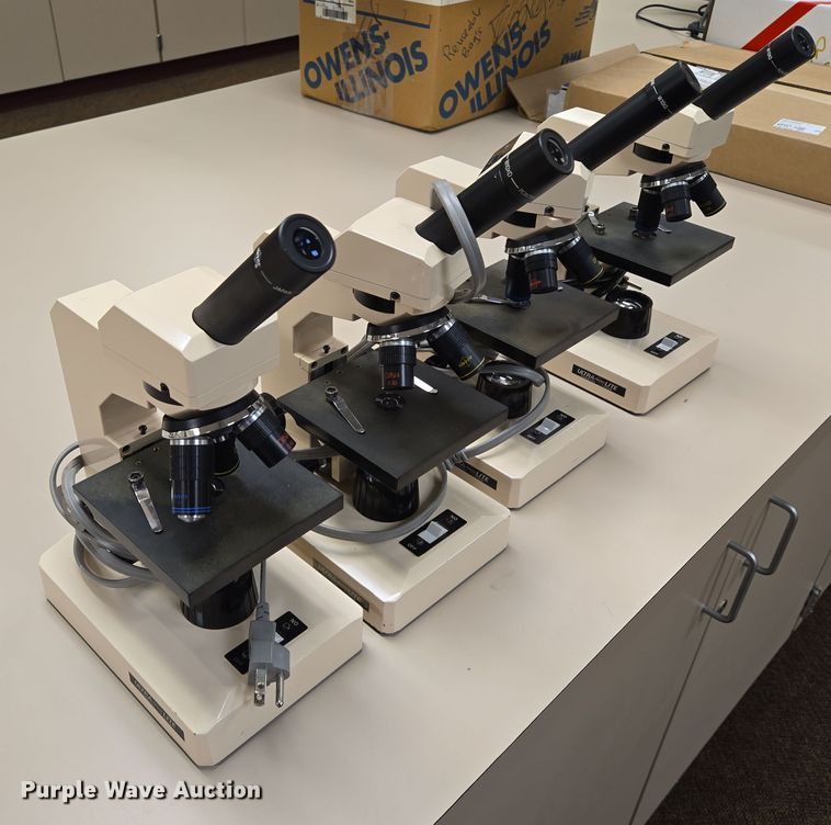 image for item ER5267 Approximately 89 Swift M3200 microscopes