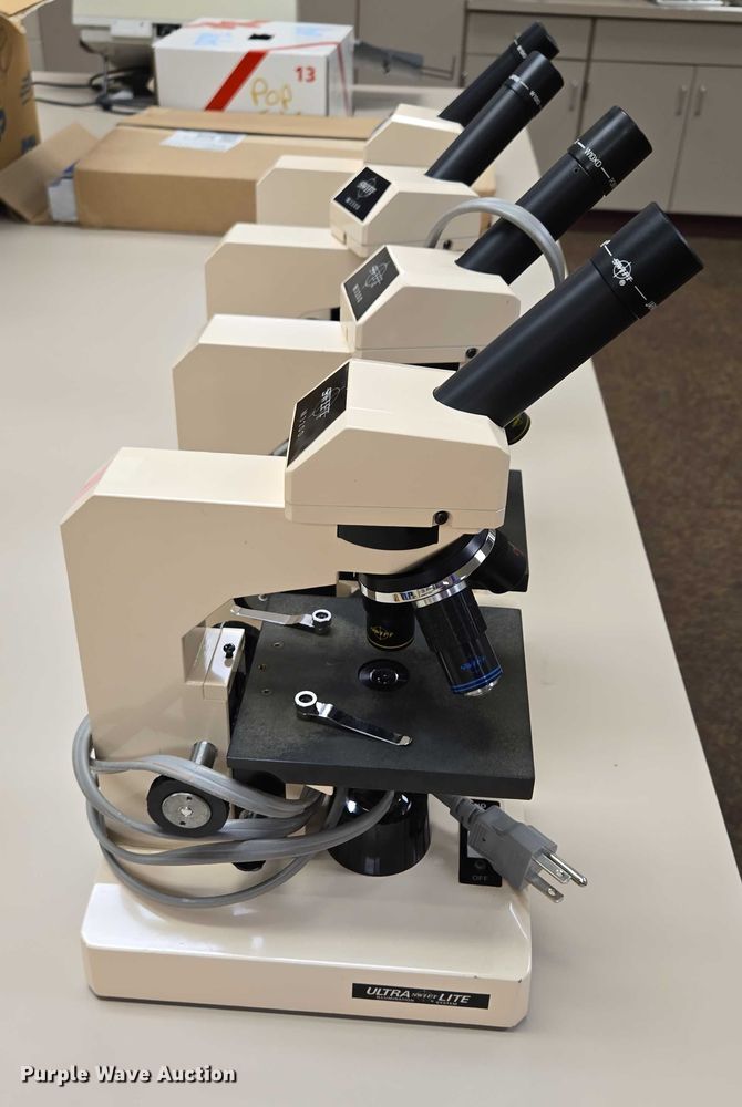 image for item ER5267 Approximately 89 Swift M3200 microscopes