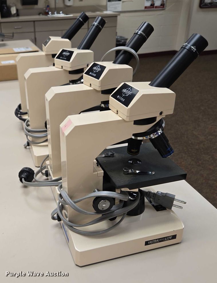 image for item ER5267 Approximately 89 Swift M3200 microscopes
