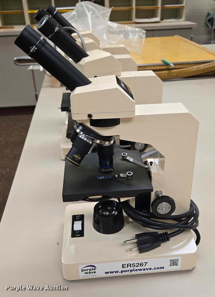 image for item ER5267 Approximately 89 Swift M3200 microscopes