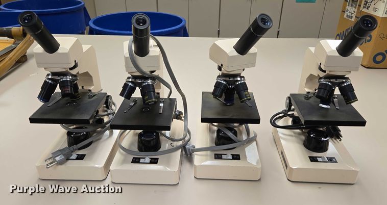 image for item ER5267 Approximately 89 Swift M3200 microscopes