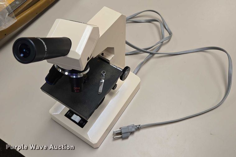 image for item ER5267 Approximately 89 Swift M3200 microscopes