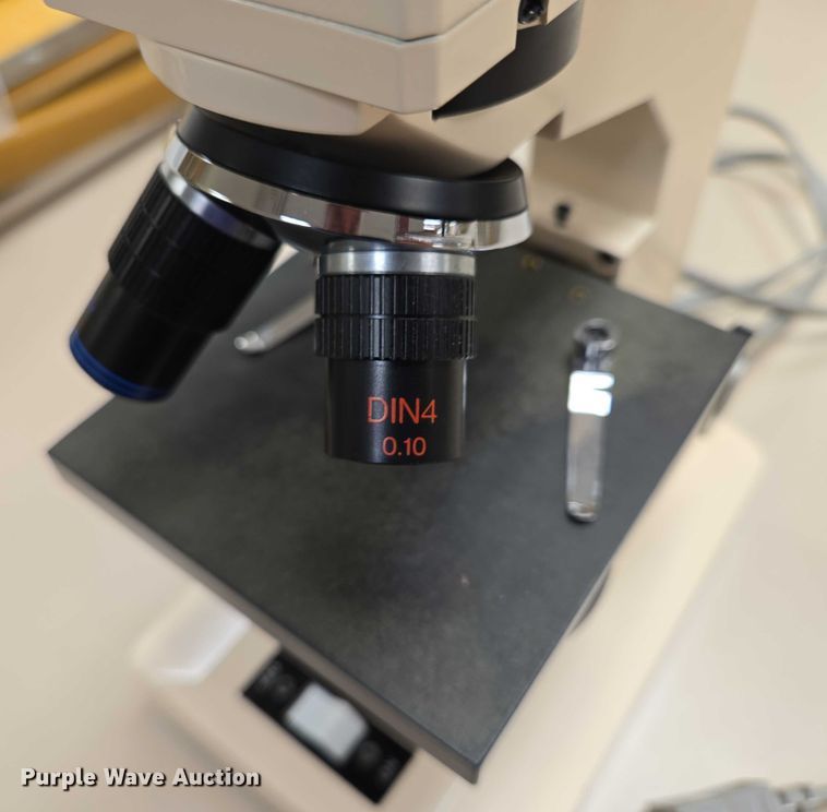 image for item ER5267 Approximately 89 Swift M3200 microscopes