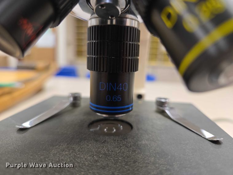 image for item ER5267 Approximately 89 Swift M3200 microscopes