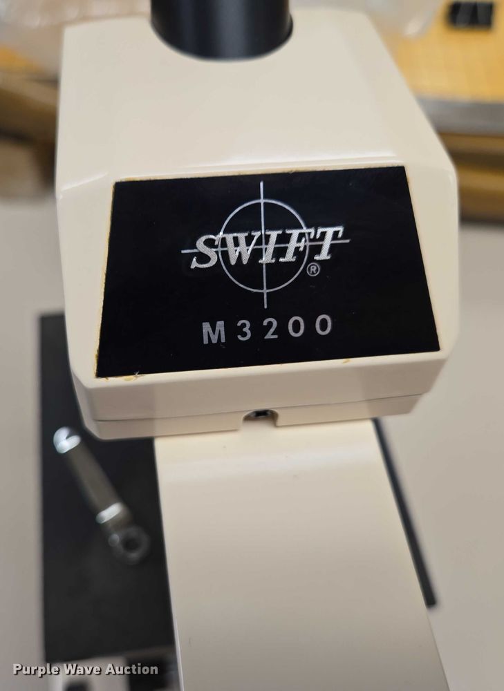 image for item ER5267 Approximately 89 Swift M3200 microscopes