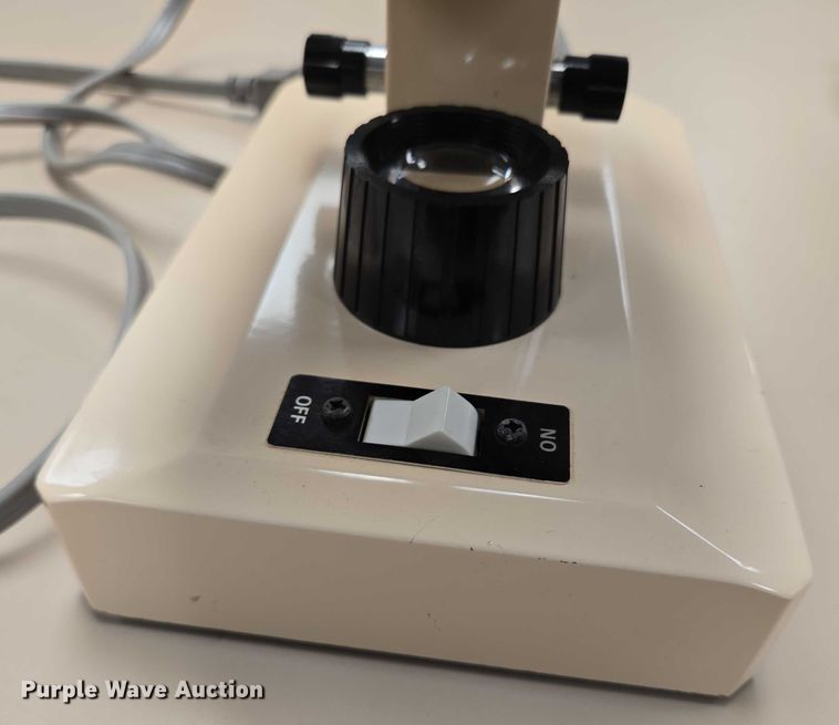 image for item ER5267 Approximately 89 Swift M3200 microscopes