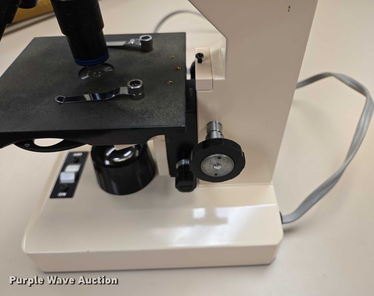 image for item ER5267 Approximately 89 Swift M3200 microscopes
