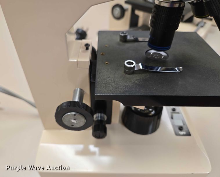 image for item ER5267 Approximately 89 Swift M3200 microscopes
