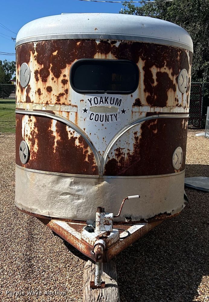 image for item EX9272 1994 S and H Stockman livestock trailer