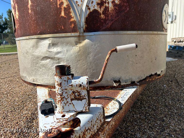 image for item EX9272 1994 S and H Stockman livestock trailer